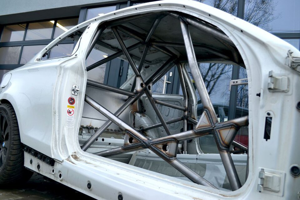 Roll cage in a BMW